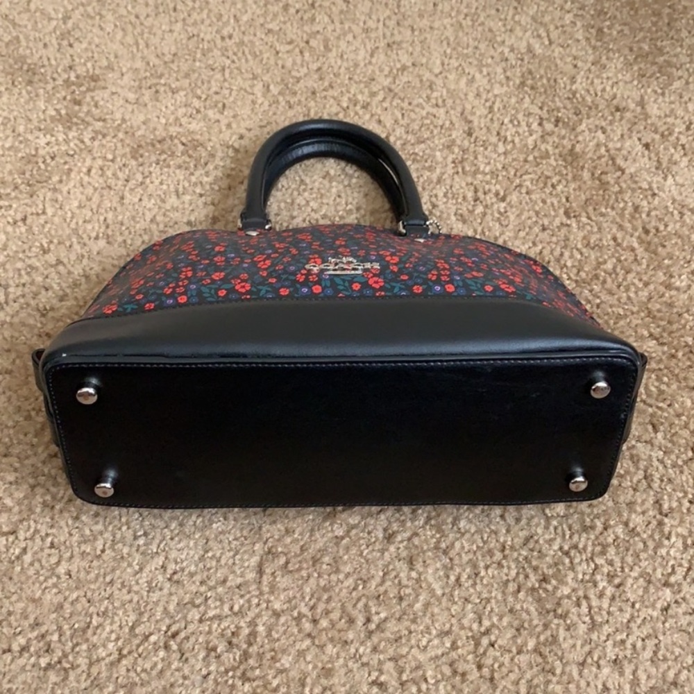 Coach - Picture 5 of 10